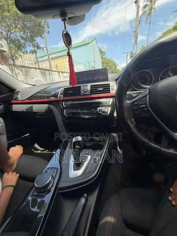BMW 318i Sport Line 2018