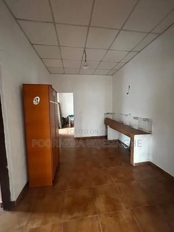 Upstairs Office for Rent – Nugegoda