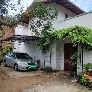 Kaduwela House Facing Low-Level 143bus Road 02story for Rent