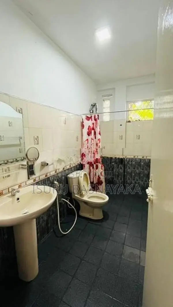 Kaduwela House Facing Low-Level 143bus Road 02story for Rent