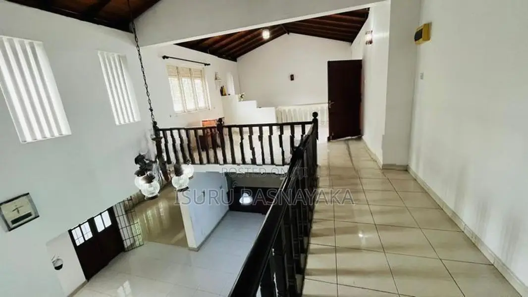 Kaduwela House Facing Low-Level 143bus Road 02story for Rent