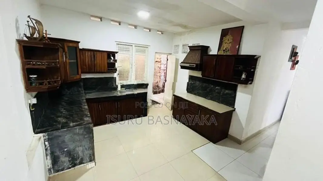 Kaduwela House Facing Low-Level 143bus Road 02story for Rent