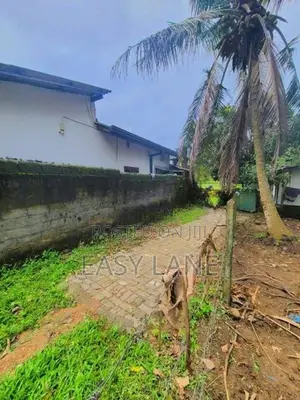 අතුරුගිරිය – කහන්තොට පාරෙන් පර්චස් 22ක වටිනා ඉඩමක් විකිණීමට
