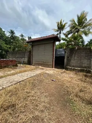ගනේමුල්ල නගරයට ආසන්නව වෙල්‍ යාය අද්දර අගනා නිවාසය
