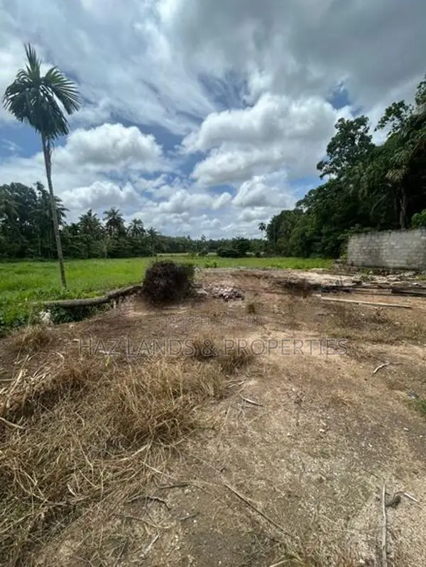 ගනේමුල්ල නගරයට ආසන්නව වෙල්‍ යාය අද්දර අගනා නිවාසය