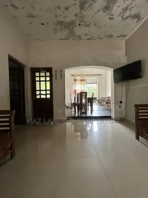 ගනේමුල්ල නගරයට ආසන්නව වෙල්‍ යාය අද්දර අගනා නිවාසය