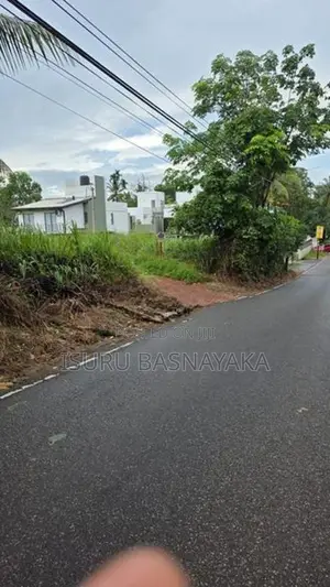 Athurugiriya Horahena Wanaguru mawatha 1acres land for rent.