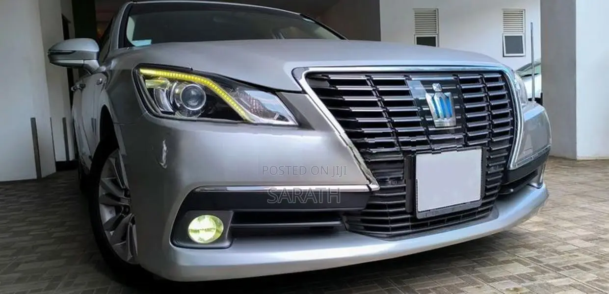 Toyota Crown Royal Saloon 2013