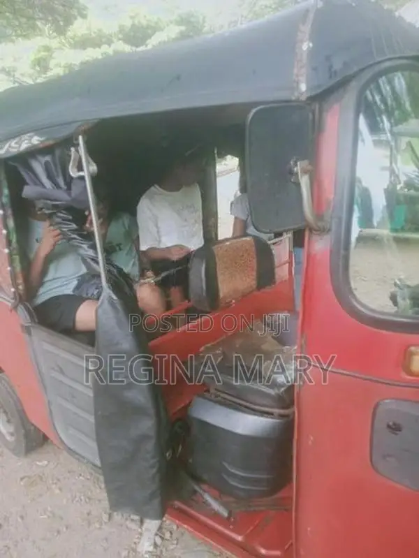 Bajaj RE 2015