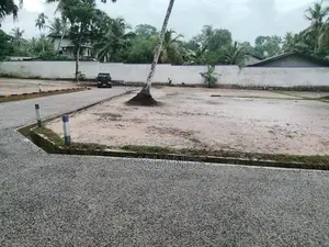 බිම් කොටස්ග ම්පහ, මිරිස්වත්ත හන්දියෙන්, අධිවේගී පිවිසුමට ආසන්නව