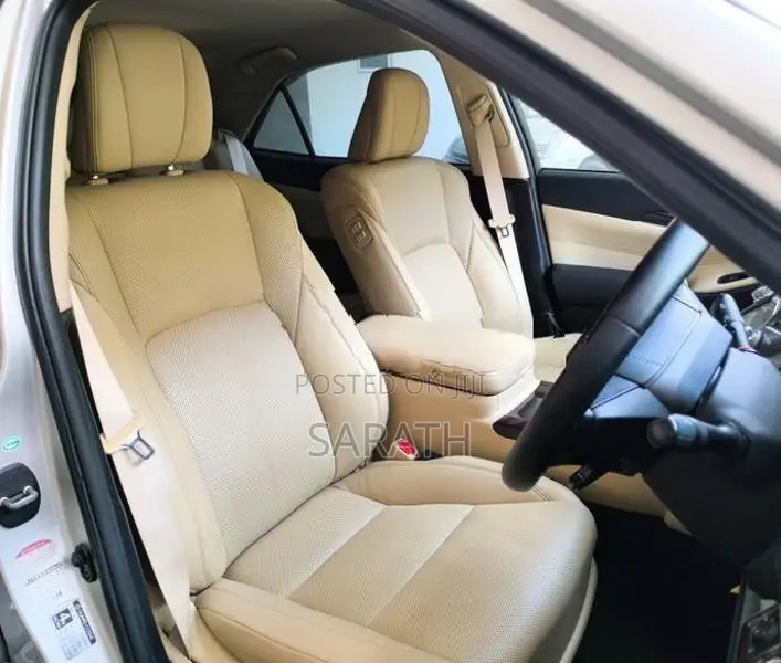 Toyota Crown Royal Saloon 2013