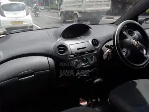 Toyota Vitz 2004