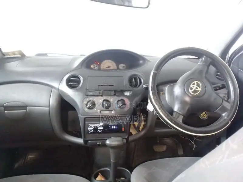 Toyota Vitz 2004