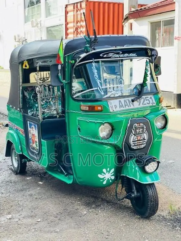 Bajaj RE 205 2014