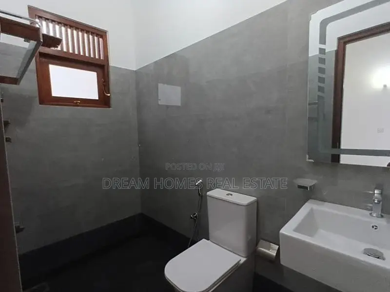 Luxury New Single House for Sale Piliyandala