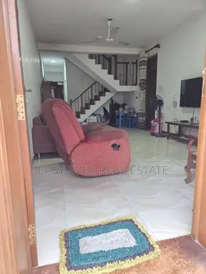 කොට්ටාව – අතුරුගිරිය පාරෙන් අගනා තෙමහල් නිවසක්