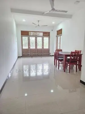 කොට්ටාව – අතුරුගිරිය පාරෙන් අගනා තෙමහල් නිවසක්