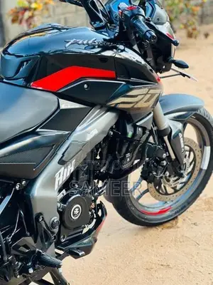 Bajaj Pulsar NS200 2025