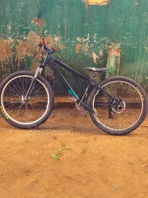 වීල් ගහන බයික් එකක්