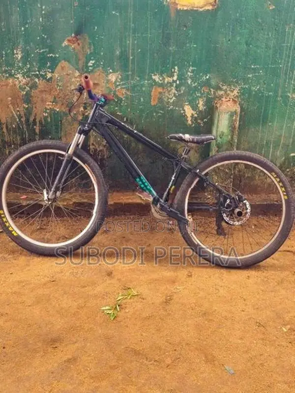 වීල් ගහන බයික් එකක්