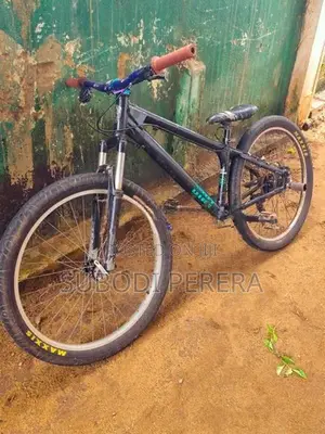 වීල් ගහන බයික් එකක්