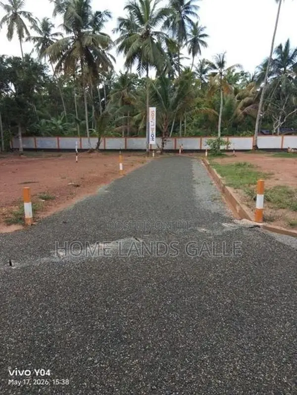 අගනා බිම් කොටස් හික්කඩුව