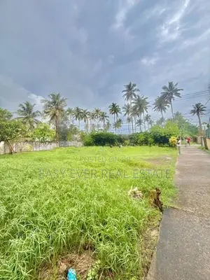 උස්වැටකෙයියාව සංචාරක පුරවරයෙන් වටිනා බිම් කොටසක්