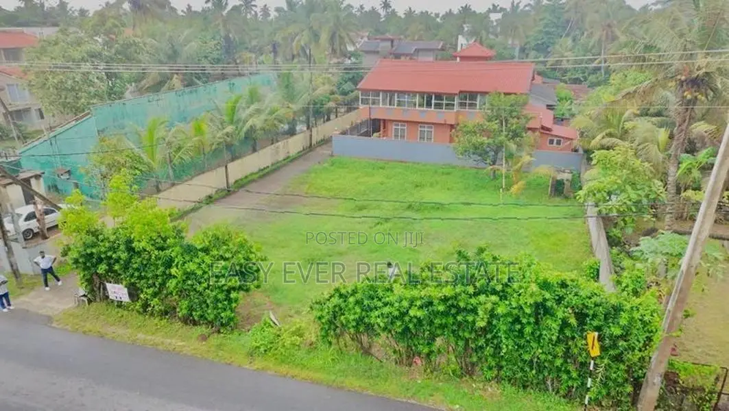 උස්වැටකෙයියාව සංචාරක පුරවරයෙන් වටිනා බිම් කොටසක්