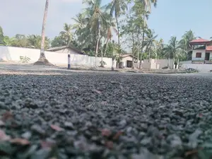 ගම්පහ අධිවේගේ පිවිසුමට නුදුරින් Land