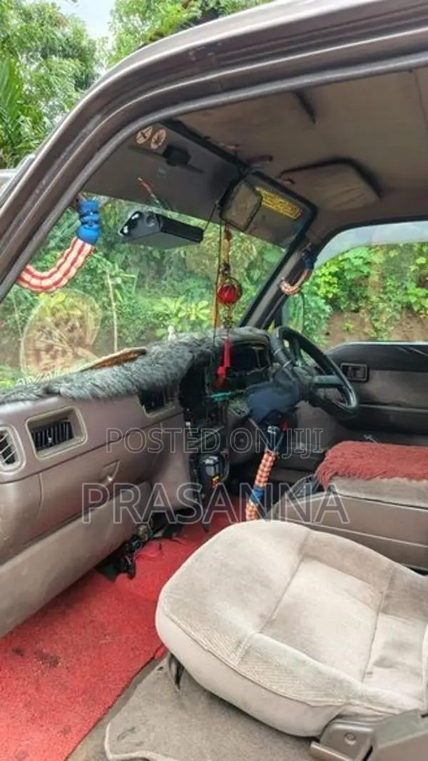 Nissan Caravan 1990