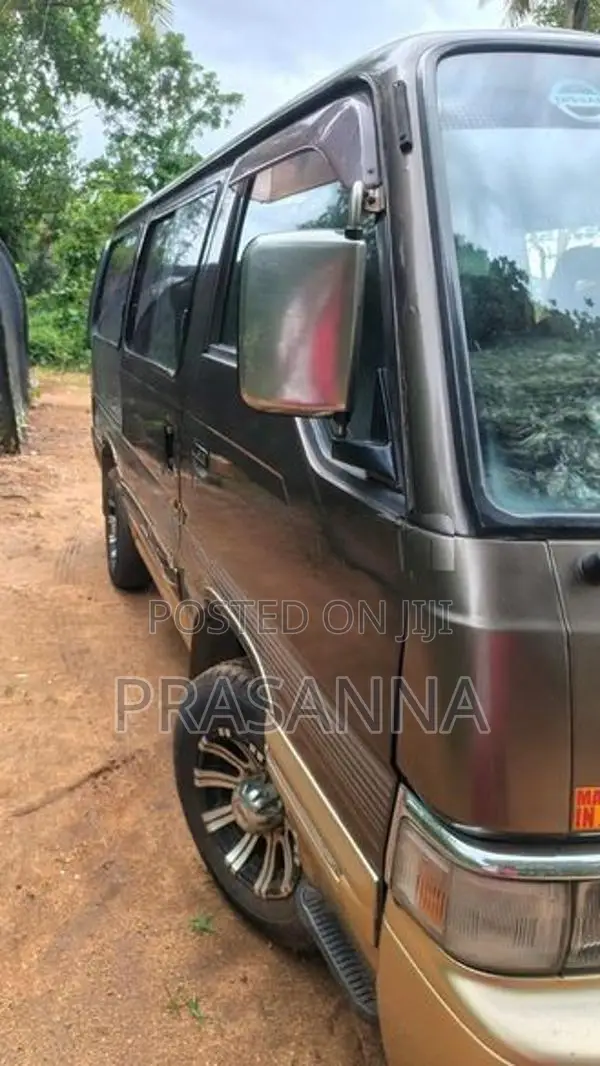 Nissan Caravan 1990