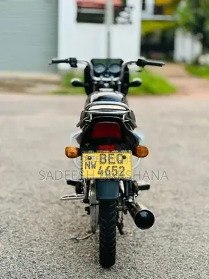 Bajaj CT100 2016