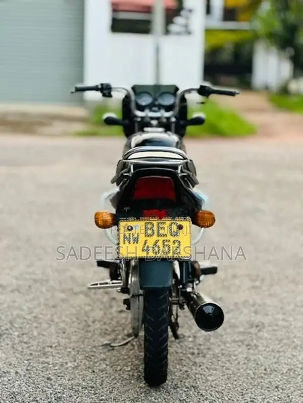 Bajaj CT100 2016