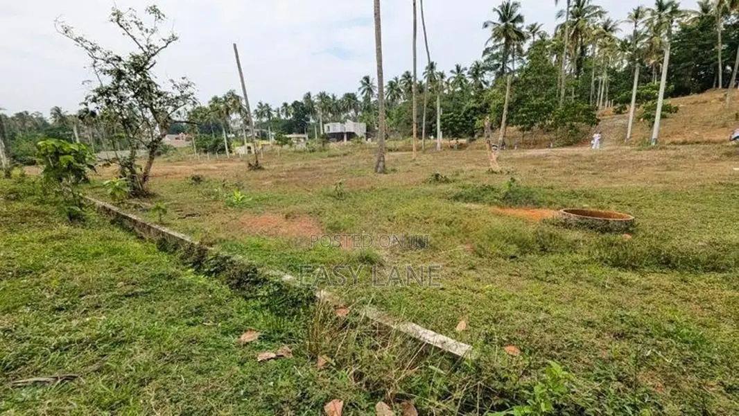 ගම්පහ මිරිස්වත්තෙන් වටිනා ඉඩමක් විකිණීමට