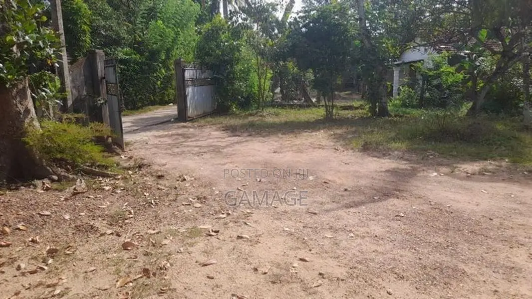 ගනේමුල්ල නගරයෙන් ඉඩමක් විකිණීමට