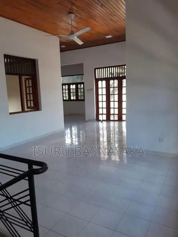 Batharamulla 4 Bed Rooms House for Rent