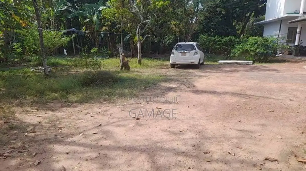 ගනේමුල්ල නගරයෙන් ඉඩමක් විකිණීමට