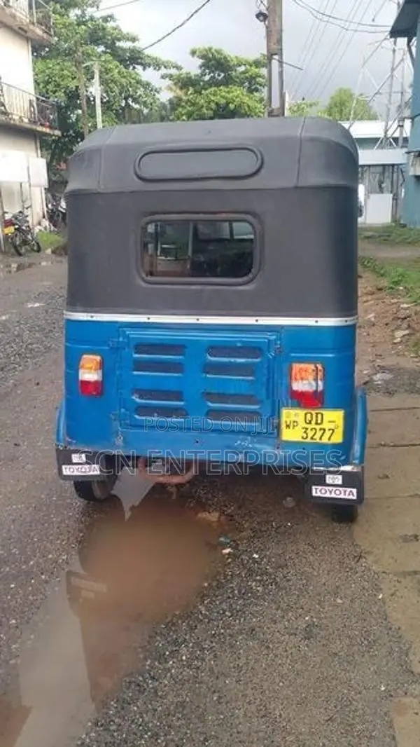 Bajaj RE 2005