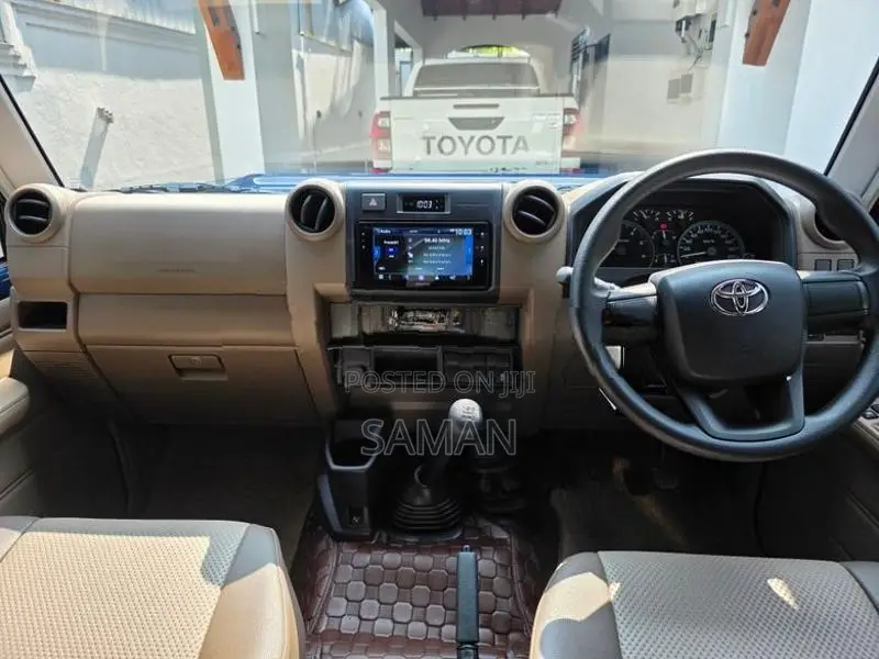 Toyota Land Cruiser 79 Double Cab 2025