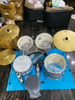 Pearl Acoustic Drum Set