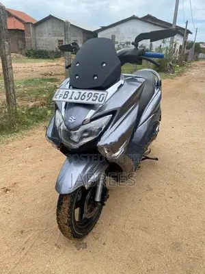 Suzuki Burgman 2019