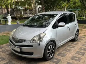 Toyota Ractis 2010