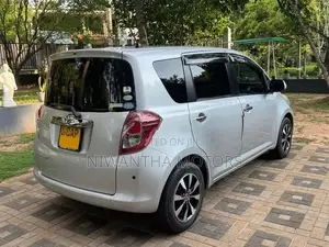 Toyota Ractis 2010