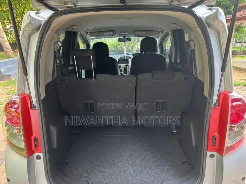 Toyota Ractis 2010