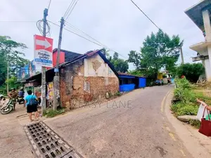 නුවර පාරට ළගින්ම වටිනා ඉඩමක් Nittambuwa