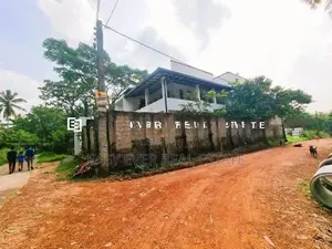 දිවුලපිටියෙන් ඉඩම් කැබලි 2ක්