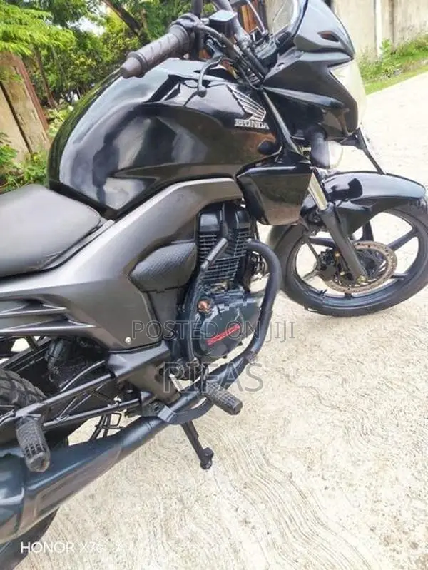 Honda CB Trigger 2016