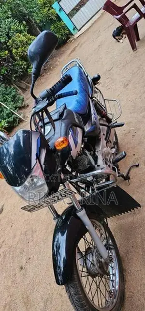 Bajaj CT100 2017