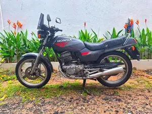 Honda CB 125 2003