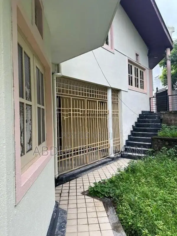 A House for Rent - Battramulla Junction